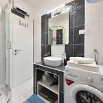 & Comfy Old Town Giara 2 Апартаменти *