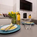 Апартаменти & Comfy Old Town Giara 2 *