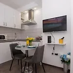 Апартаменти & Comfy Old Town Giara 2 Задар