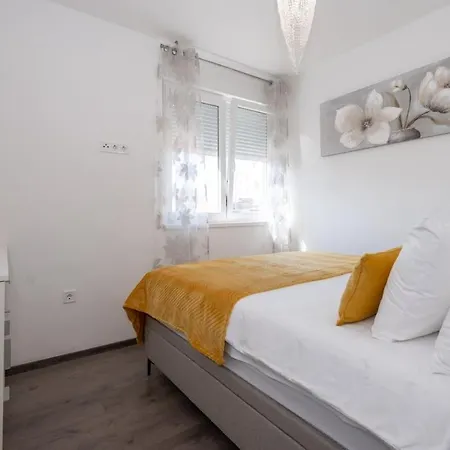 & Comfy Old Town Giara 2 Apartment *