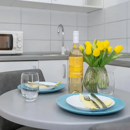 & Comfy Old Town Giara 2