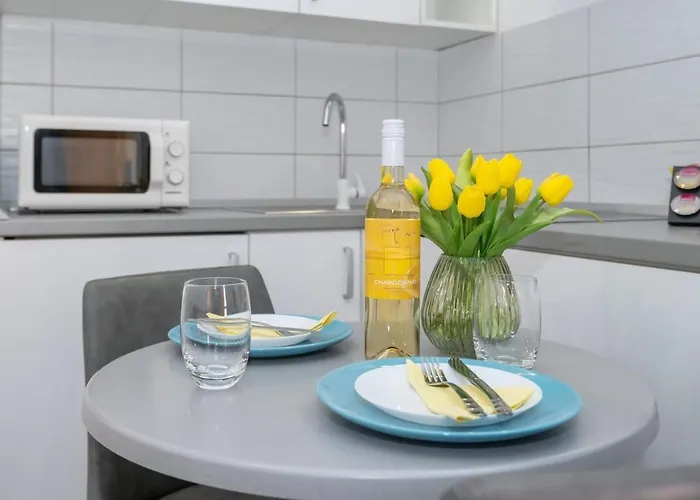 & Comfy Old Town Giara 2