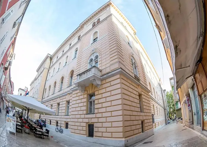 アパート & Comfy Old Town Giara 2 ザダル