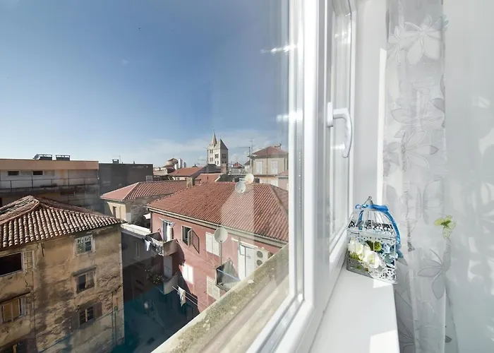 Διαμέρισμα & Comfy Old Town Giara 2 *