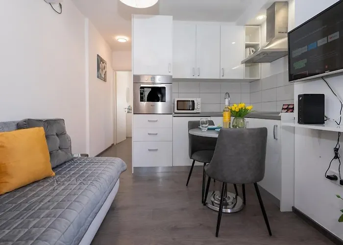 & Comfy Old Town Giara 2 アパート ザダル